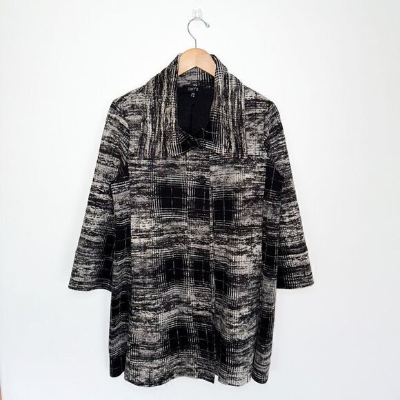 Comfy USA Women’s Lagenlook Munich 2 Button Long Line 3/4 Sleeve Black And Cream